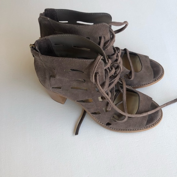 Vince Camuto Taupe Tressa Block Heel sz 7 - Picture 3 of 8